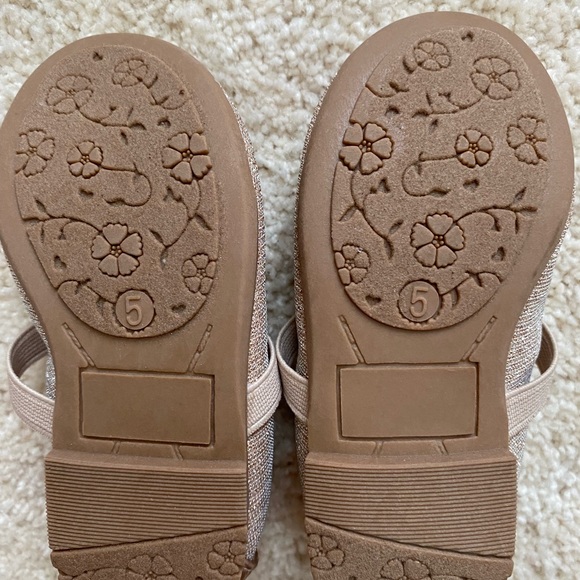 Olive & Edie toddler sandal size 5. - Picture 3 of 4